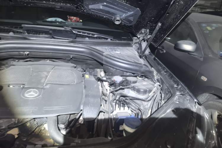 Used Mercedes-Benz M-Class 2012 ML 300 Engine Bay Left