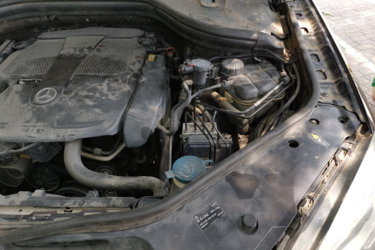 Used Mercedes-Benz M-Class 2012 ML 350 Luxury Edition Engine Bay Left