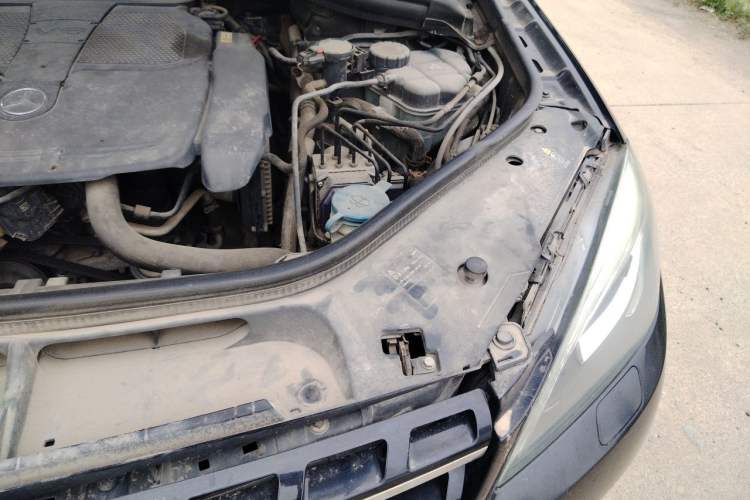 Used Mercedes-Benz M-Class 2012 ML 350 Sport Edition Engine Bay Left