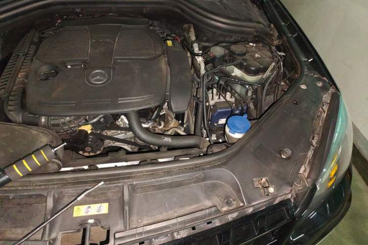 Used Mercedes-Benz M-Class 2012 ML 300 Engine Bay Left