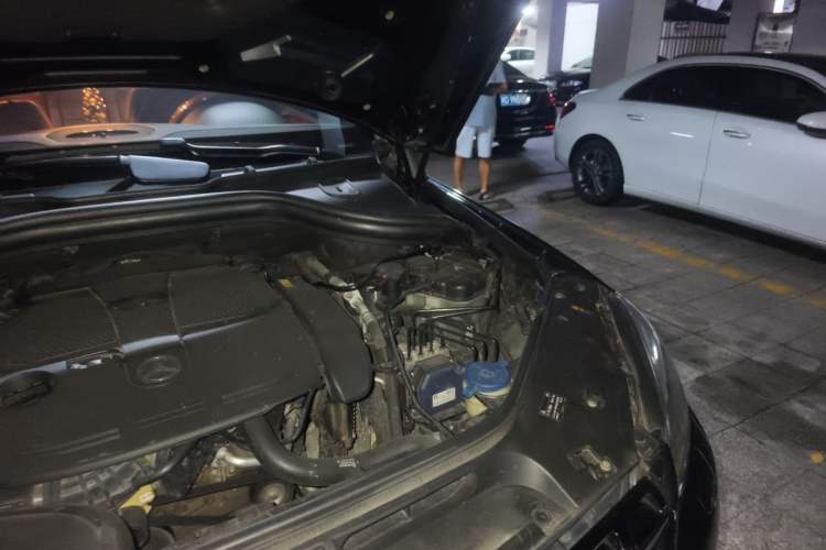 Used Mercedes-Benz M-Class 2012 ML 350 Luxury Edition Engine Bay Left