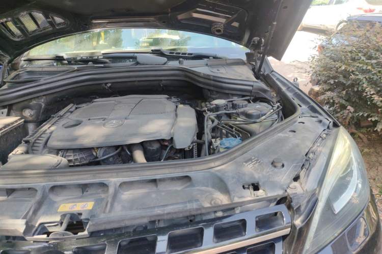 Used Mercedes-Benz M-Class 2012 ML 300 Engine Bay Left