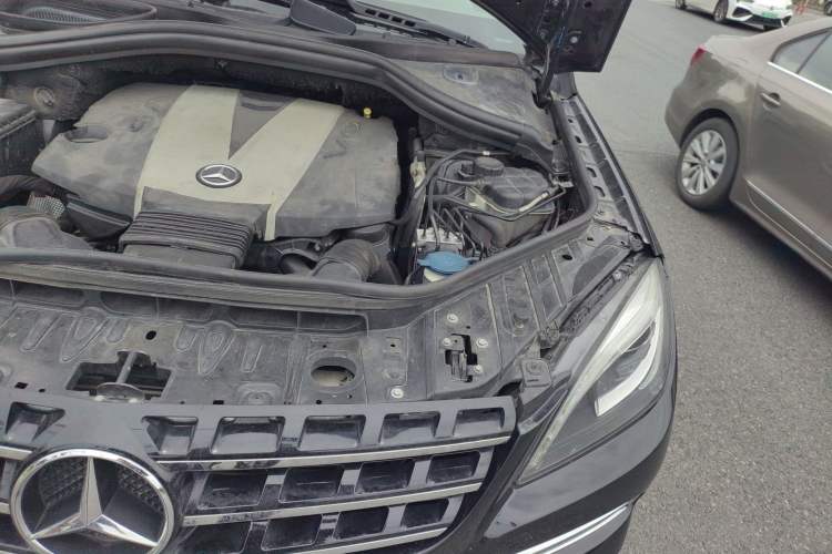 Used Mercedes-Benz M-Class  Engine Bay Left