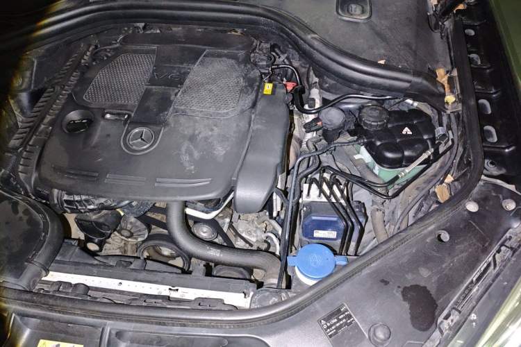 Used Mercedes-Benz M-Class 2012 ML 300 Engine Bay Left