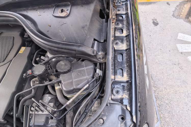 Used Mercedes-Benz M-Class 2012 ML 350 Luxury Edition Engine Bay Left