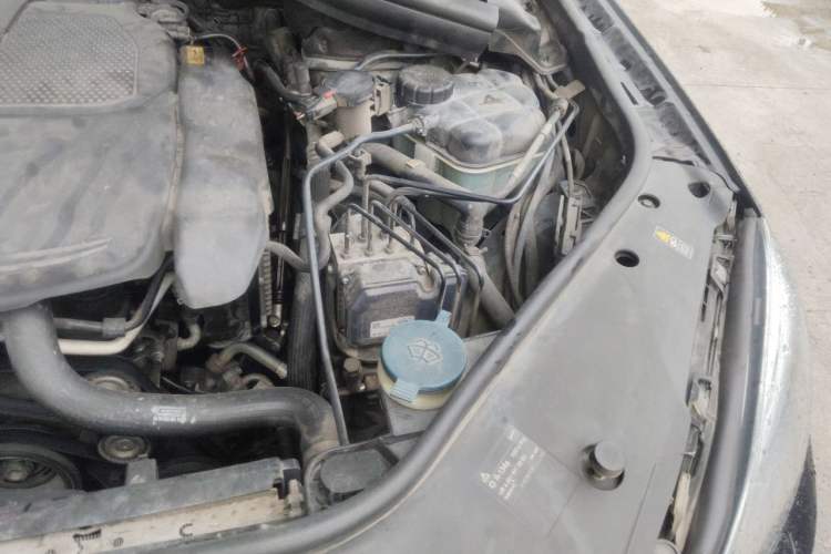 Used Mercedes-Benz M-Class 2012 ML 350 Luxury Edition Engine Bay Left