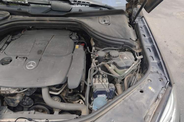 Used Mercedes-Benz M-Class  Engine Bay Left
