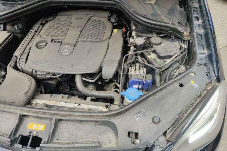 Used Mercedes-Benz M-Class 2012 ML 350 Luxury Edition Engine Bay Left