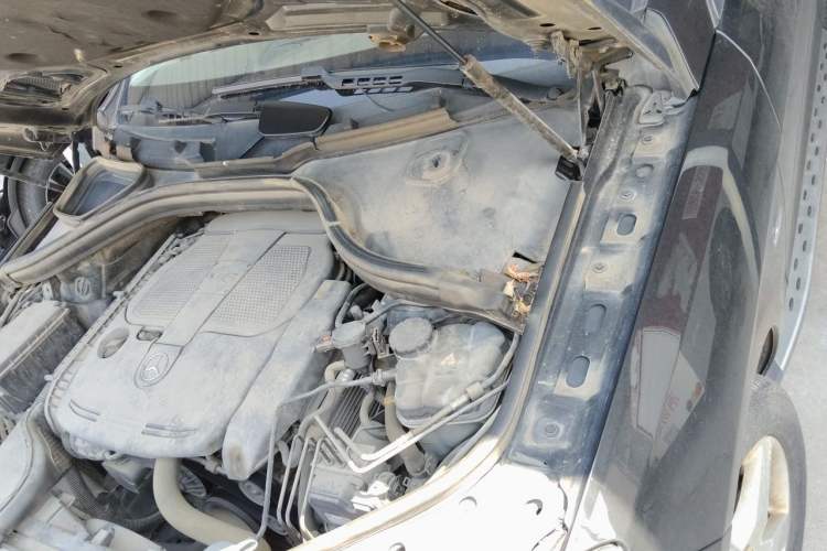 Used Mercedes-Benz M-Class 2012 ML 350 Luxury Edition Engine Bay Left
