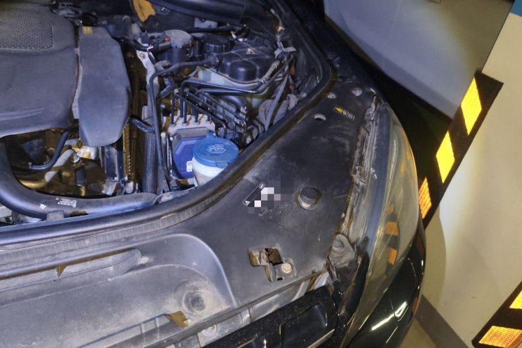 Used Mercedes-Benz M-Class 2012 ML 350 Luxury Edition Engine Bay Left
