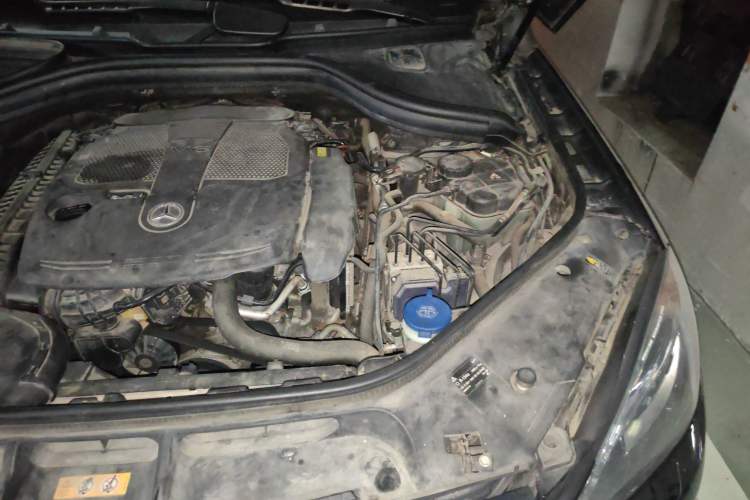 Used Mercedes-Benz M-Class 2012 ML 300 Engine Bay Left