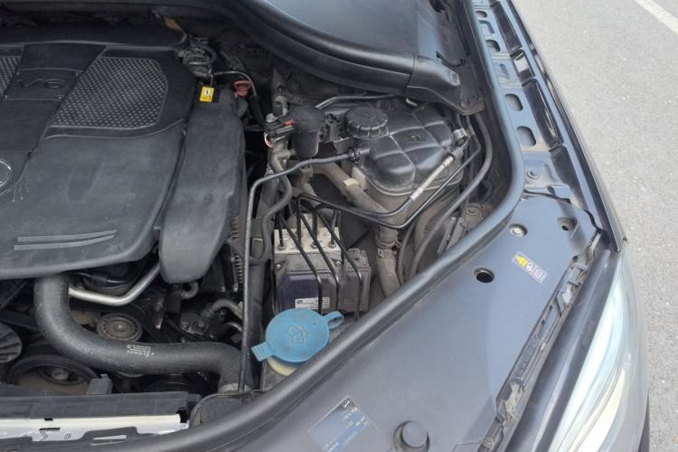 Used Mercedes-Benz M-Class 2012 ML 350 Luxury Edition Engine Bay Left