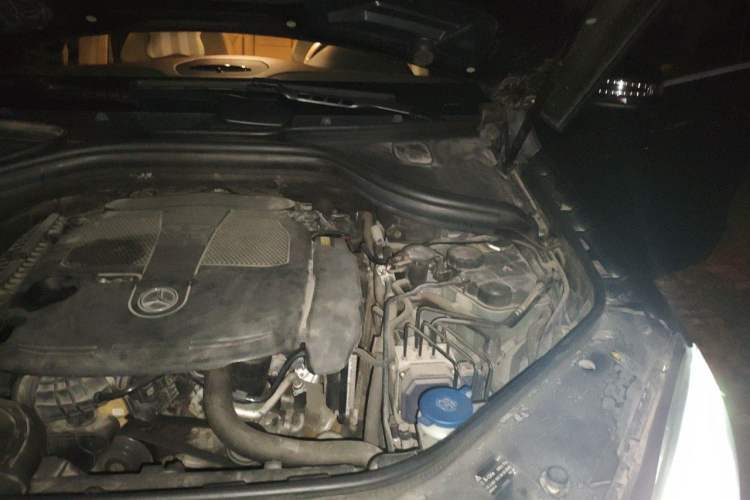 Used Mercedes-Benz M-Class 2012 ML 300 Engine Bay Left