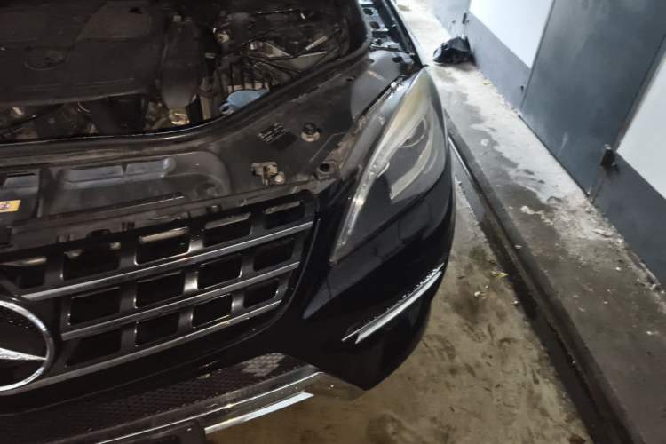 Used Mercedes-Benz M-Class 2012 ML 350 Luxury Edition Engine Bay Left