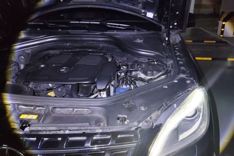 Used Mercedes-Benz M-Class 2012 ML 350 Luxury Edition Engine Bay Left
