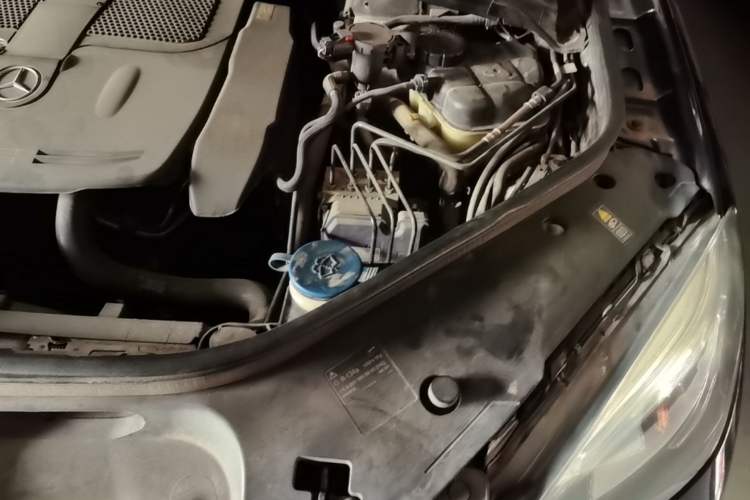 Used Mercedes-Benz M-Class 2012 ML 300 Engine Bay Left