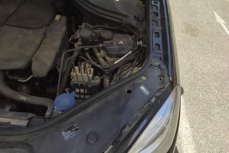 Used Mercedes-Benz M-Class 2012 ML 300 Engine Bay Left