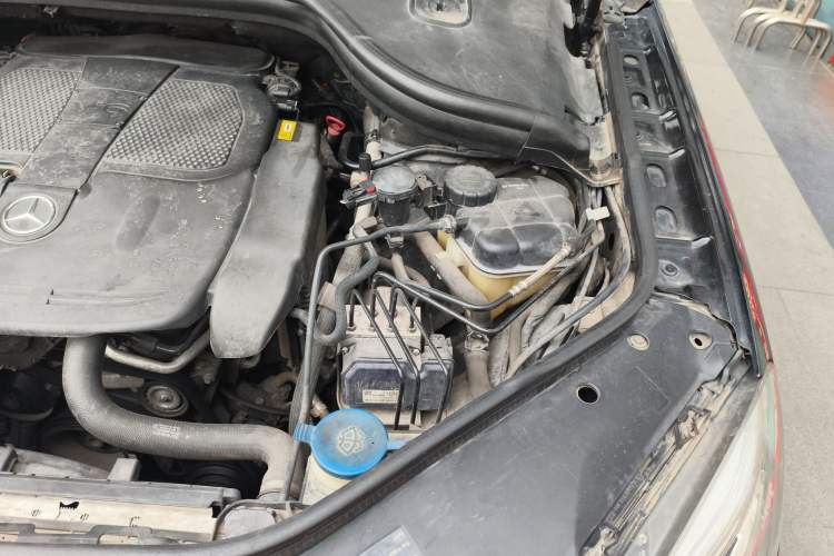 Used Mercedes-Benz M-Class 2012 ML 350 Luxury Edition Engine Bay Left