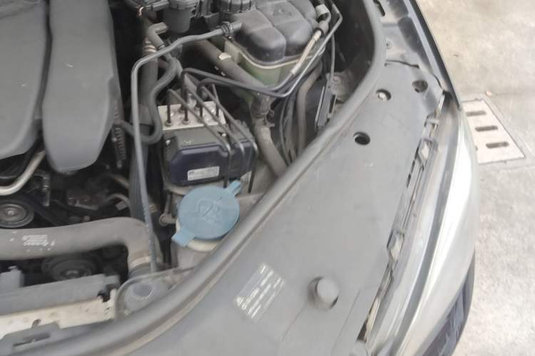 Used Mercedes-Benz M-Class 2012 ML 300 Engine Bay Left