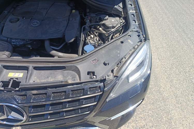 Used Mercedes-Benz M-Class 2012 ML 300 Engine Bay Left