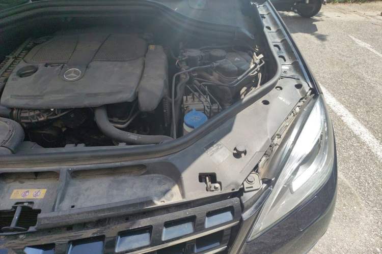Used Mercedes-Benz M-Class 2012 ML 300 Engine Bay Left
