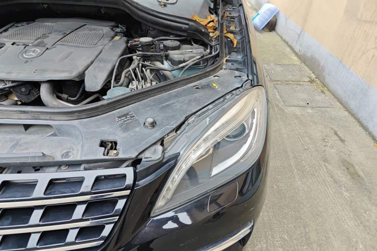 Used Mercedes-Benz M-Class 2012 ML 350 Luxury Edition Engine Bay Left