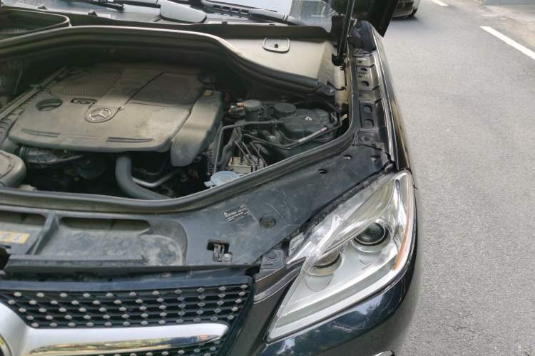 Used Mercedes-Benz M-Class 2012 ML 350 Luxury Edition Engine Bay Left