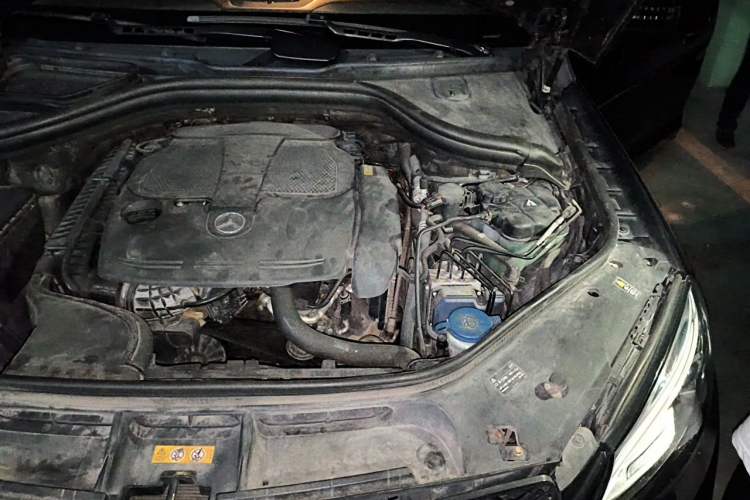 Used Mercedes-Benz M-Class 2012 ML 350 Luxury Edition Engine Bay Left