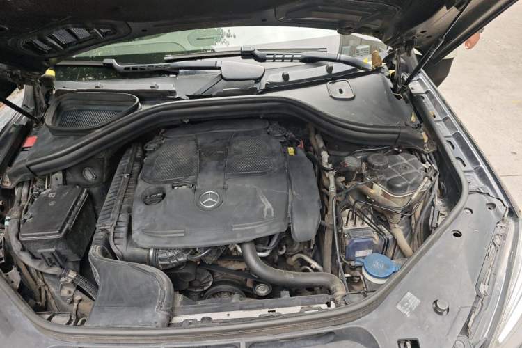 Used Mercedes-Benz M-Class 2012 ML 350 Sport Edition Engine Bay Left