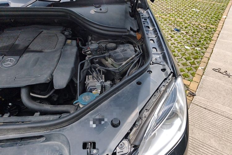 Used Mercedes-Benz M-Class 2012 ML 350 Sport Edition Engine Bay Left