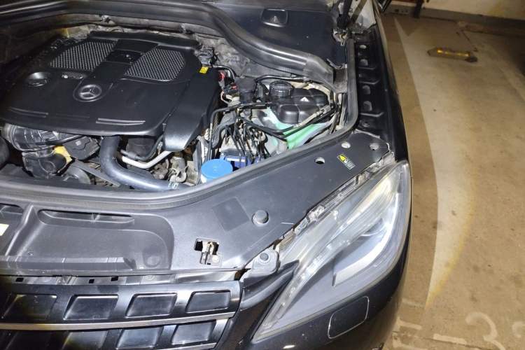 Used Mercedes-Benz M-Class  Engine Bay Left