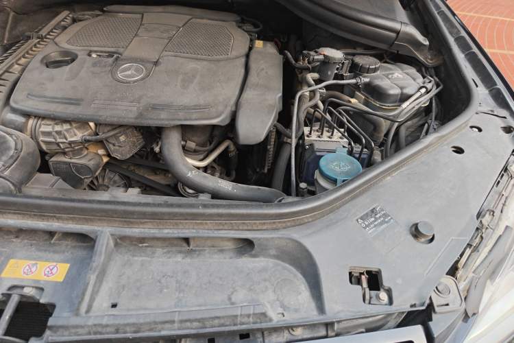 Used Mercedes-Benz M-Class 2012 ML 350 Sport Edition Engine Bay Left