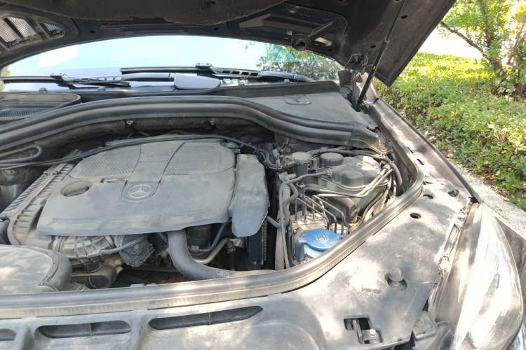Used Mercedes-Benz M-Class 2012 ML 300 Engine Bay Left