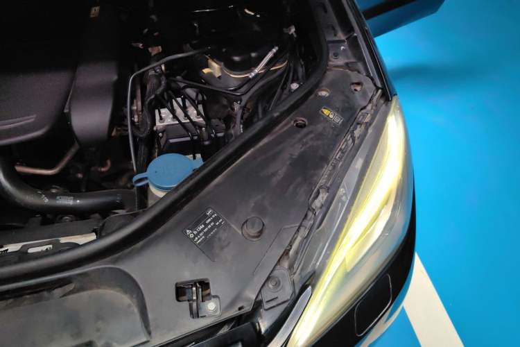 Used Mercedes-Benz M-Class 2012 ML 350 Luxury Edition Engine Bay Left