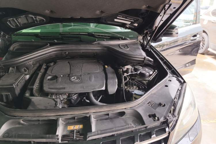 Used Mercedes-Benz M-Class 2012 ML 300 Engine Bay Left