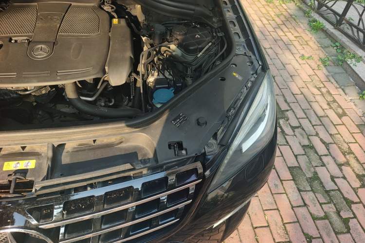 Used Mercedes-Benz M-Class 2012 ML 350 Sport Edition Engine Bay Left