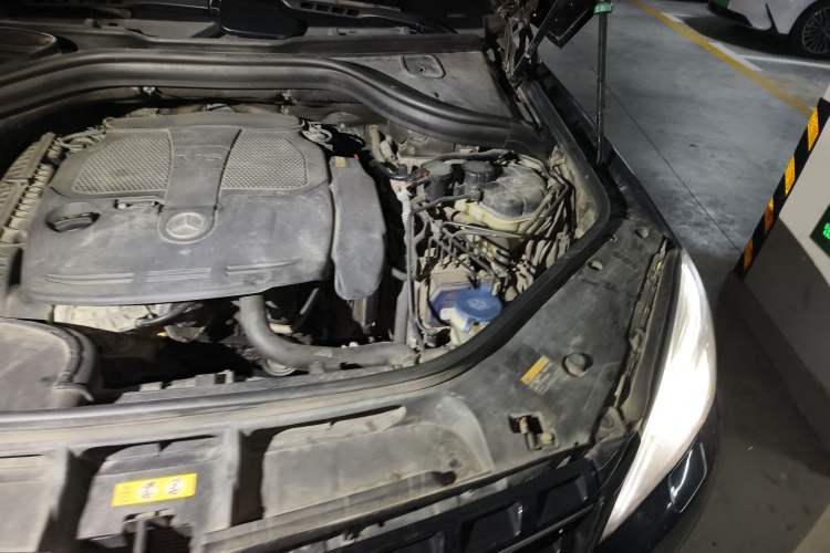 Used Mercedes-Benz M-Class 2012 ML 350 Luxury Edition Engine Bay Left