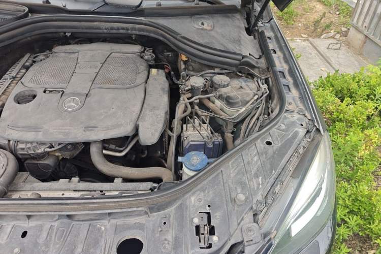 Used Mercedes-Benz M-Class 2012 ML 350 Sport Edition Engine Bay Left