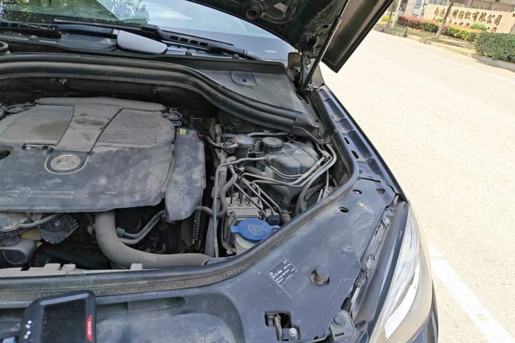 Used Mercedes-Benz M-Class 2012 ML 350 Sport Edition Engine Bay Left