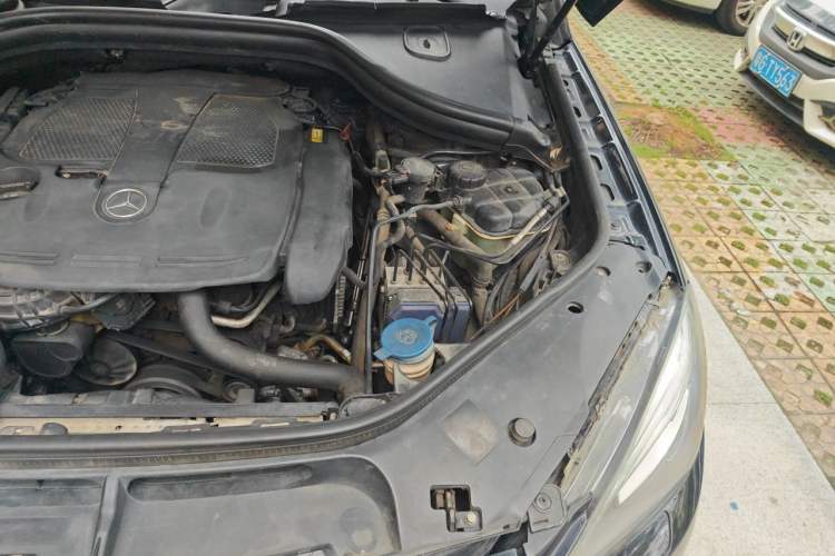 Used Mercedes-Benz M-Class 2012 ML 350 Sport Edition Engine Bay Left