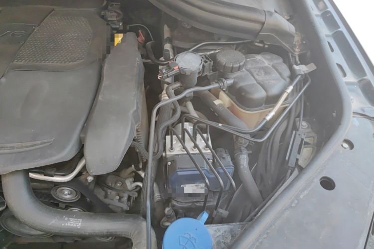 Used Mercedes-Benz M-Class 2012 ML 350 Sport Edition Engine Bay Left