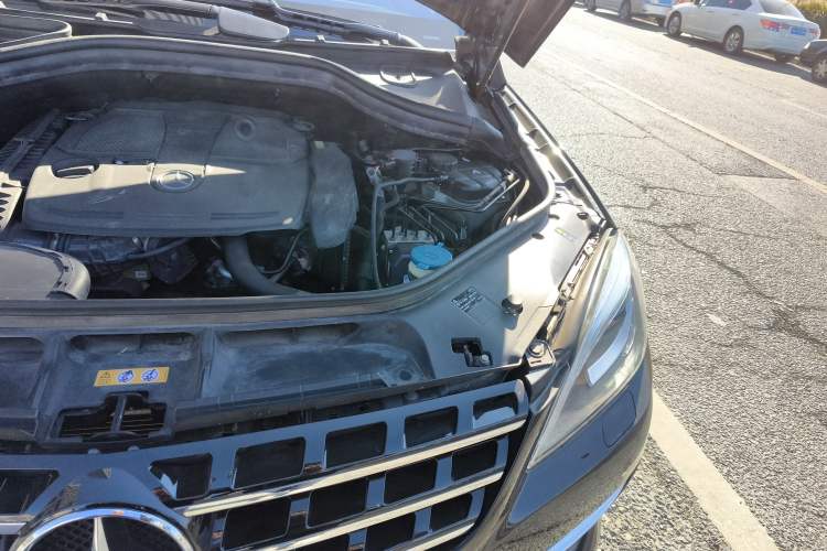 Used Mercedes-Benz M-Class 2012 ML 350 Luxury Edition Engine Bay Left