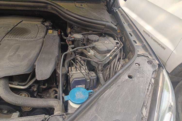 Used Mercedes-Benz M-Class 2012 ML 350 Sport Edition Engine Bay Left