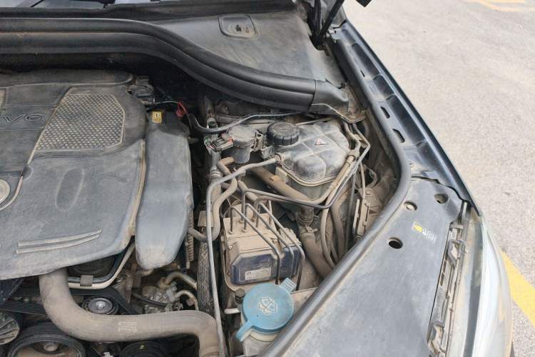Used Mercedes-Benz M-Class 2012 ML 300 Engine Bay Left