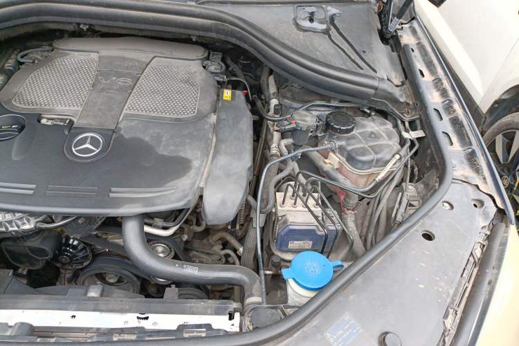 Used Mercedes-Benz M-Class 2012 ML 350 Luxury Edition Engine Bay Left