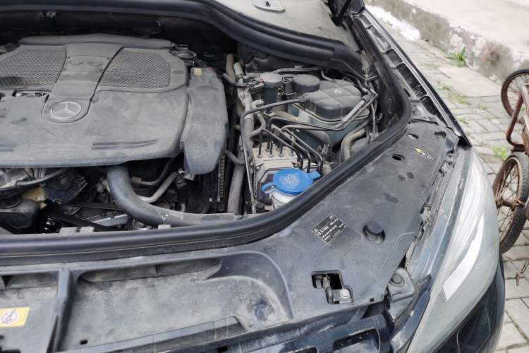 Used Mercedes-Benz M-Class 2012 ML 350 Sport Edition Engine Bay Left