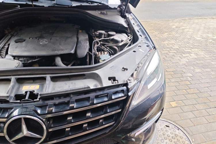 Used Mercedes-Benz M-Class 2012 ML 350 Luxury Edition Engine Bay Left