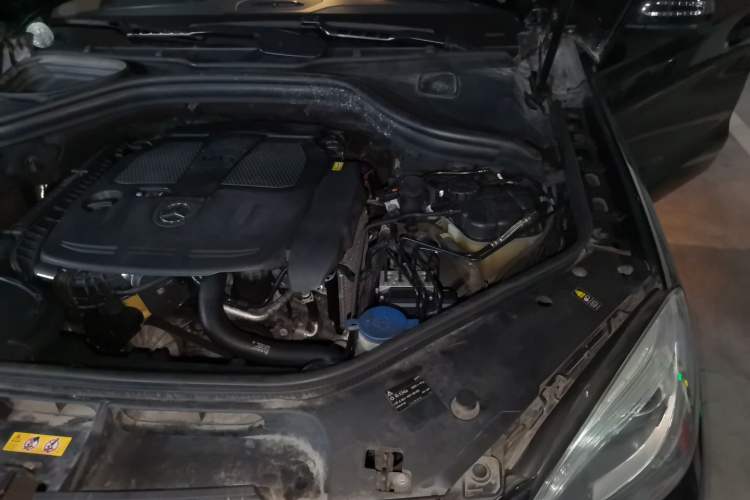 Used Mercedes-Benz M-Class 2012 ML 300 Engine Bay Left
