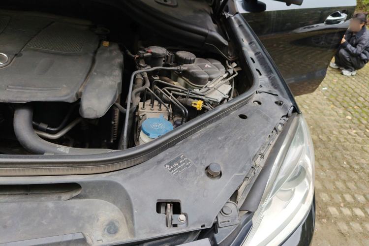 Used Mercedes-Benz M-Class 2012 ML 350 Luxury Edition Engine Bay Left