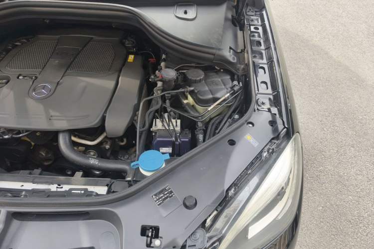 Used Mercedes-Benz M-Class  Engine Bay Left